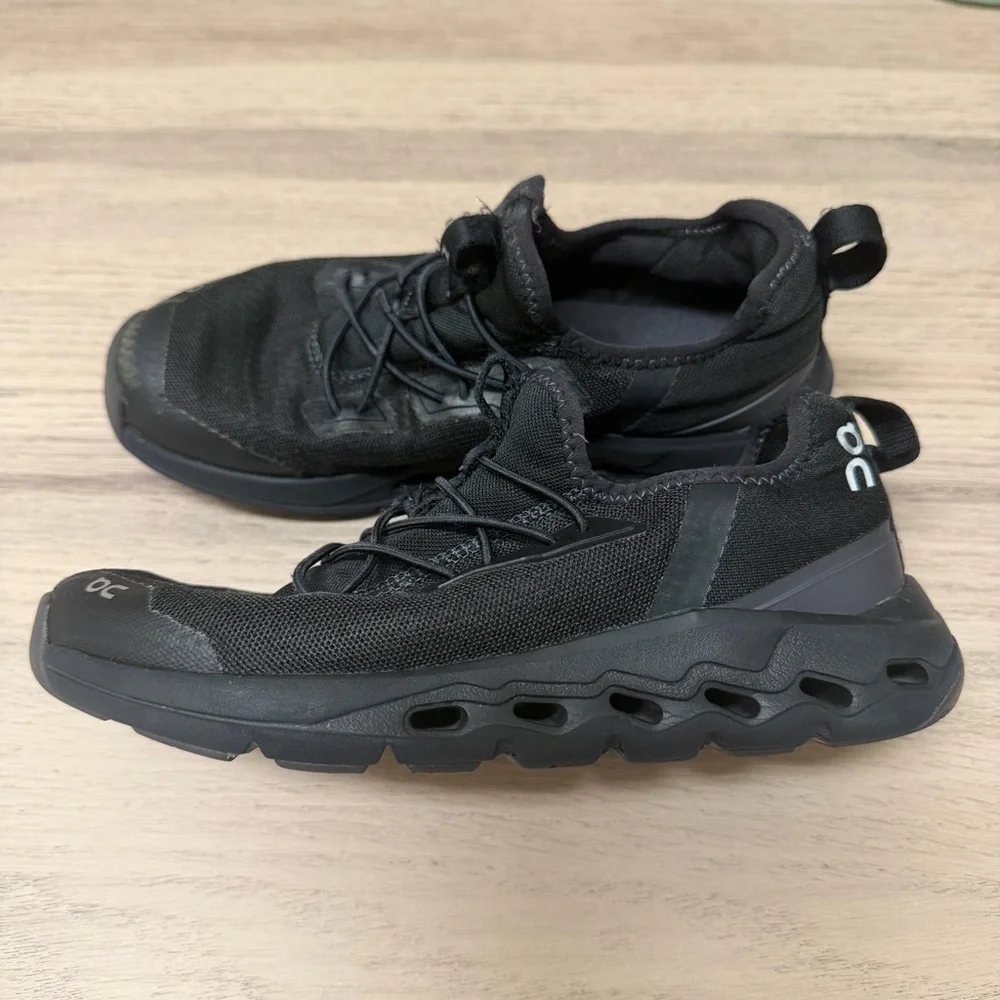 On Clouleap Black Boy Sneakers Sz 1 - Picture 3 of 7